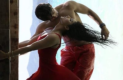 கார்த்திக் - கெளதம் கார்த்திக் இணைந்து நடித்துள்ள மிஸ்டர் சந்திரமெளலி பட டிரெய்லர் வெளியீடு!