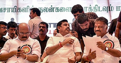 முதல்வர் தலைமையில் அதிமுக உண்ணாவிரதம்