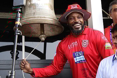 தக்கவைத்துக் கொள்வதாகக் கூறி ஏலத்தில் தன்னைப் புறக்கணித்த ஆர்சிபி மீது கிறிஸ் கெயில் தாக்கு!