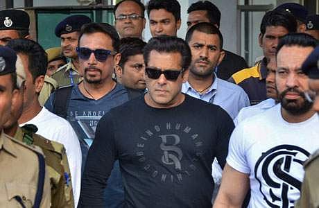 மான் வேட்டையாடிய வழக்கில் சல்மான்கான் குற்றவாளி: ஜோத்பூர் நீதிமன்றம் தீர்ப்பு