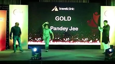 விருது வழங்கும் விழா மேடையில் நடனமாடி உயிர்விட்ட தொழிலதிபர்! (அதிர்ச்சி விடியோ) 