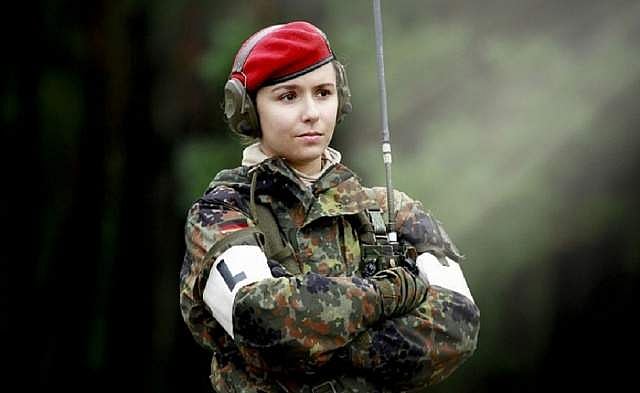 ராணுவத்தில் பணிபுரியும் கர்ப்பிணி வீராங்கனைகளுக்கு புதிய சீருடைகள் தரப்பட்டன! எங்கே?