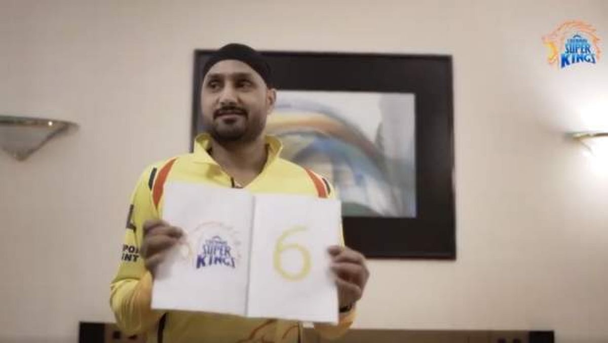 'புக் கிரிக்கெட்' விளையாடிய சிஎஸ்கே வீரர்களின் விடியோ