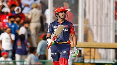 கேப்டன் கம்பீர் அரைசதம்: டேர்டெவில்ஸ் 166 ரன்கள் குவிப்பு