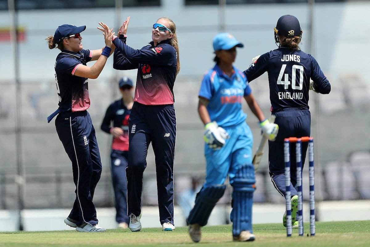 113 ரன்களுக்குச் சுருண்ட இந்திய மகளிர் அணி: இங்கிலாந்து அணி வெற்றி!