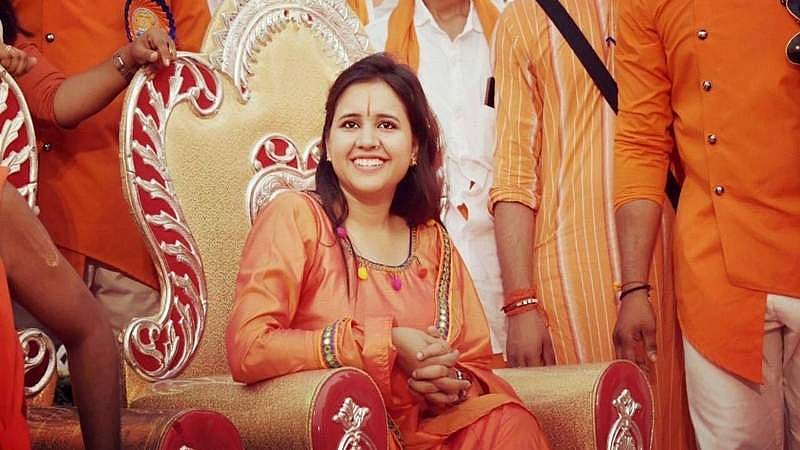 மாட்டுக்கறி சாப்பிடுபவர்களுக்கு இந்தியாவில் இருக்க உரிமை இல்லை: பெண் துறவியின் பேச்சும் எதிர்வினையும் 