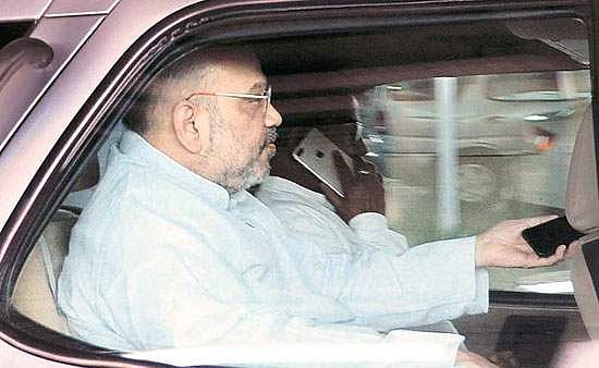 திருப்பதியில் அமித் ஷாவிற்கு எதிராக போராட்டம்: வாகனம் மீது கல்வீச்சு!