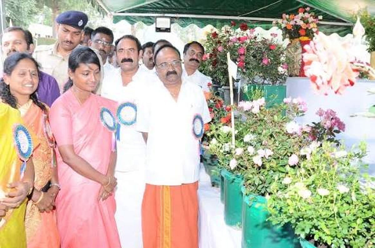 கோடை விழா: உதகையில் 2 நாள் ரோஜா கண்காட்சி இன்று தொடங்கியது