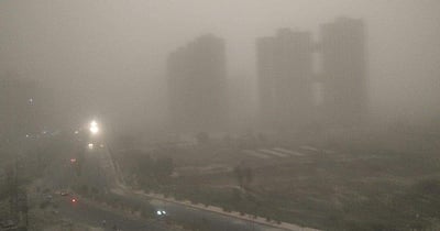 புழுதிப் புயலுடன் கனமழை: தில்லியில் விமானம் மற்றும் மெட்ரோ ரெயில் சேவை பாதிப்பு 