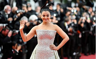 கேன்ஸ் திரைப்பட விழாவில் பட்டாம் பூச்சியாக ஜொலிஜொலித்த ஐஸ்வர்யா ராய்! (படங்கள்)