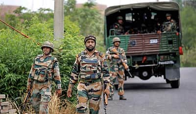 ஜம்முவில் பயங்கரவாதிகளைப் பிடிக்க தீவிர தேடுதல் வேட்டை! 