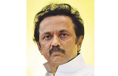 கேரள வெள்ள பாதிப்பு: திமுக சார்பில் ரூ.1 கோடி நிதி வழங்கல் 