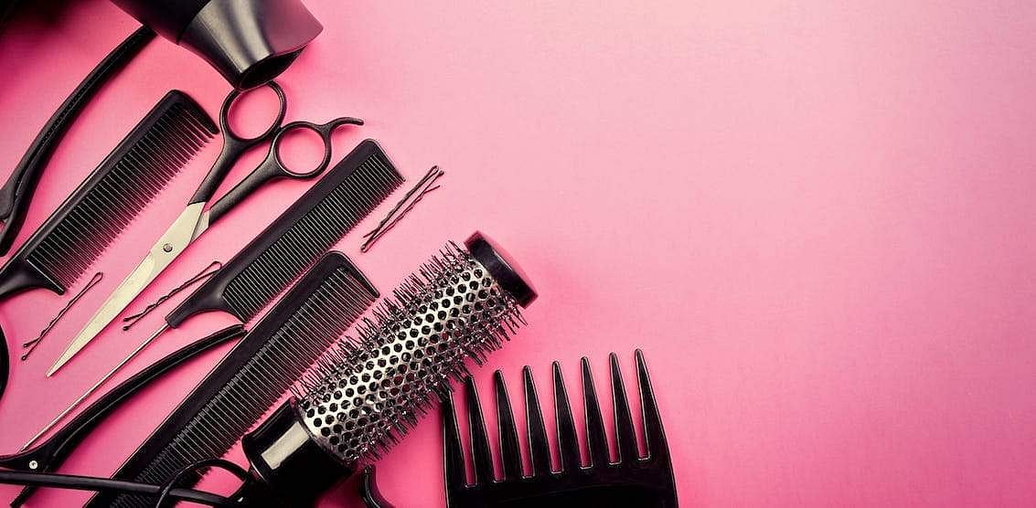 ஒரு ட்ரிம்மா் மெஷினும்; 10 லட்சம் முடிதிருத்தும் தொழிலாளா்களும்...