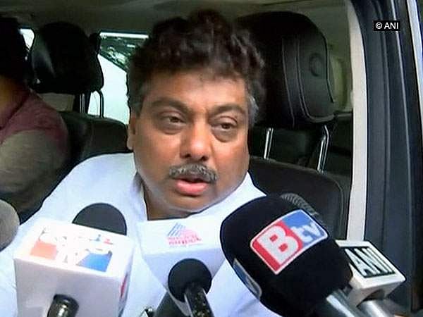 பாஜக எம்எல்ஏ-க்கள் 6 பேர் எங்களுடன் பேசி வருகின்றனர்: காங்கிரஸ் தலைவர் எம்.பி.பாடீல்