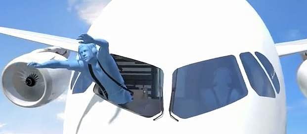 விமானத்துக்கு வெளியே காற்றால் தூக்கி வீசப்பட்டு சீட் பெல்ட் உதவியால் உயிர் மீண்ட கோ பைலட்!