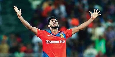 ஐபிஎல் வரலாற்றின் மோசமான பந்துவீச்சு: முதலிரண்டு இடத்தில் ஹைதராபாத் வீரர்கள்