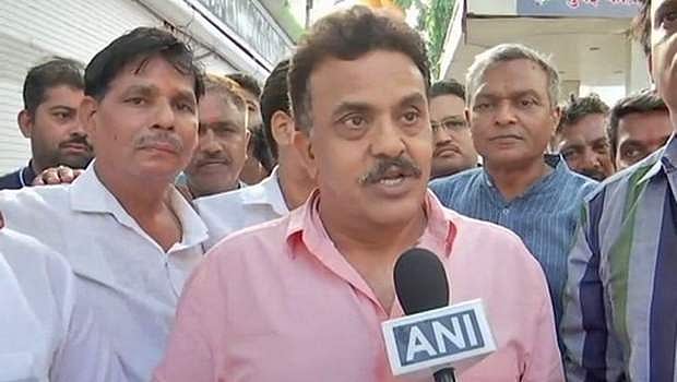 நாய் இனத்தை விட ஆளுநர் விசுவாசமானவர்: காங்கிரஸ் தலைவர் சர்ச்சை கருத்து