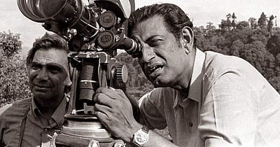 கவிஞர் ரவிந்திரநாத் தாகூரின் சிதைந்த கூடு சத்யஜித் ரேவின் 'சாருலதா’வாக எப்படி உருமாறியது? புனைவு எது, நிஜம் எது?