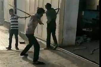 குஜராத்தில் தலித் தொழிலாளி அடித்துக் கொல்லப்பட்ட சம்பவம்: மாநில அரசுக்கு மனித உரிமை ஆணையம் நோட்டீஸ் 