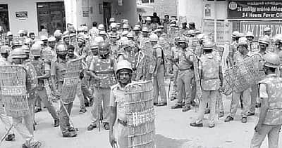 தூத்துக்குடியில் போலீஸார் தொல்லை கொடுக்க கூடாது - உயர்நீதிமன்றம்