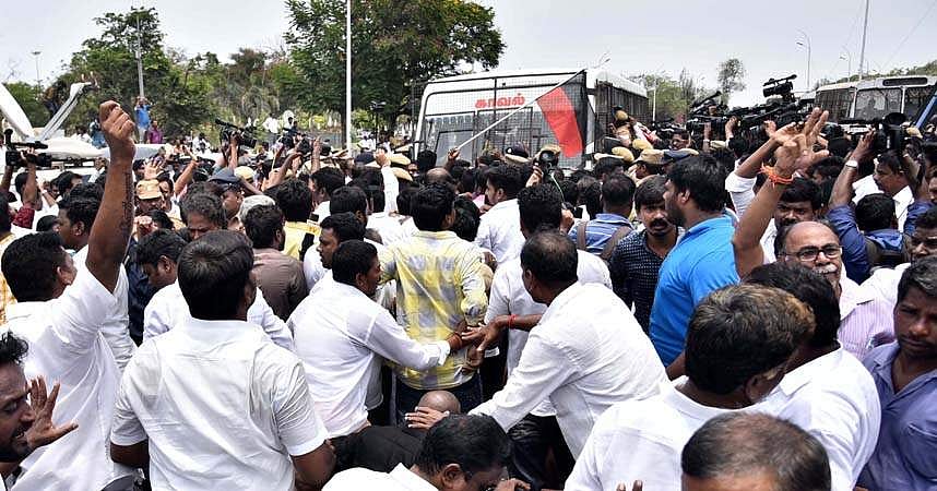 நீதிகேட்டு மண்ணில் சிந்திய ரத்தம் ஒரு போதும் உலராது! எழுத்தாளர் எஸ்.ராமகிருஷ்ணன்!