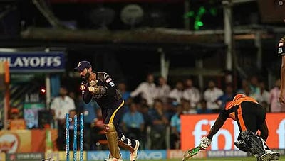 ஐபிஎல்: கொல்கத்தா அணி வெற்றிக்கு 175 ரன்களை இலக்காக நிர்ணயித்தது ஹைதராபாத் அணி 