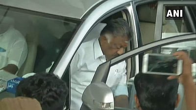 தூத்துக்குடியில் ஓபிஎஸ்: காயமடைந்தவர்களுக்கு நேரில் ஆறுதல்