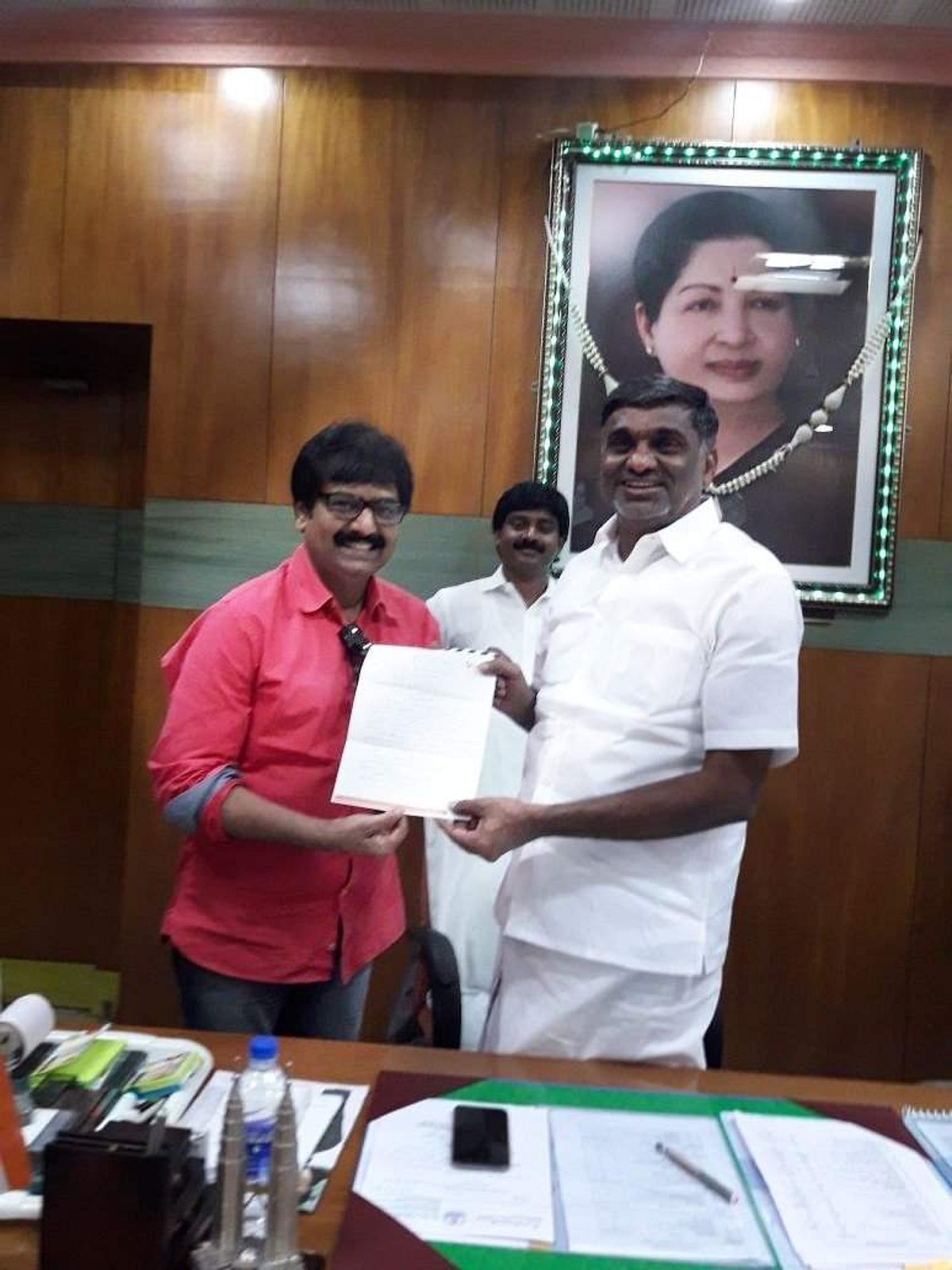 பள்ளிப் பாடத் திட்டத்தில் மரம் நடுதல் குறித்த விழிப்புணர்வு: நடிகர் விவேக் கோரிக்கை