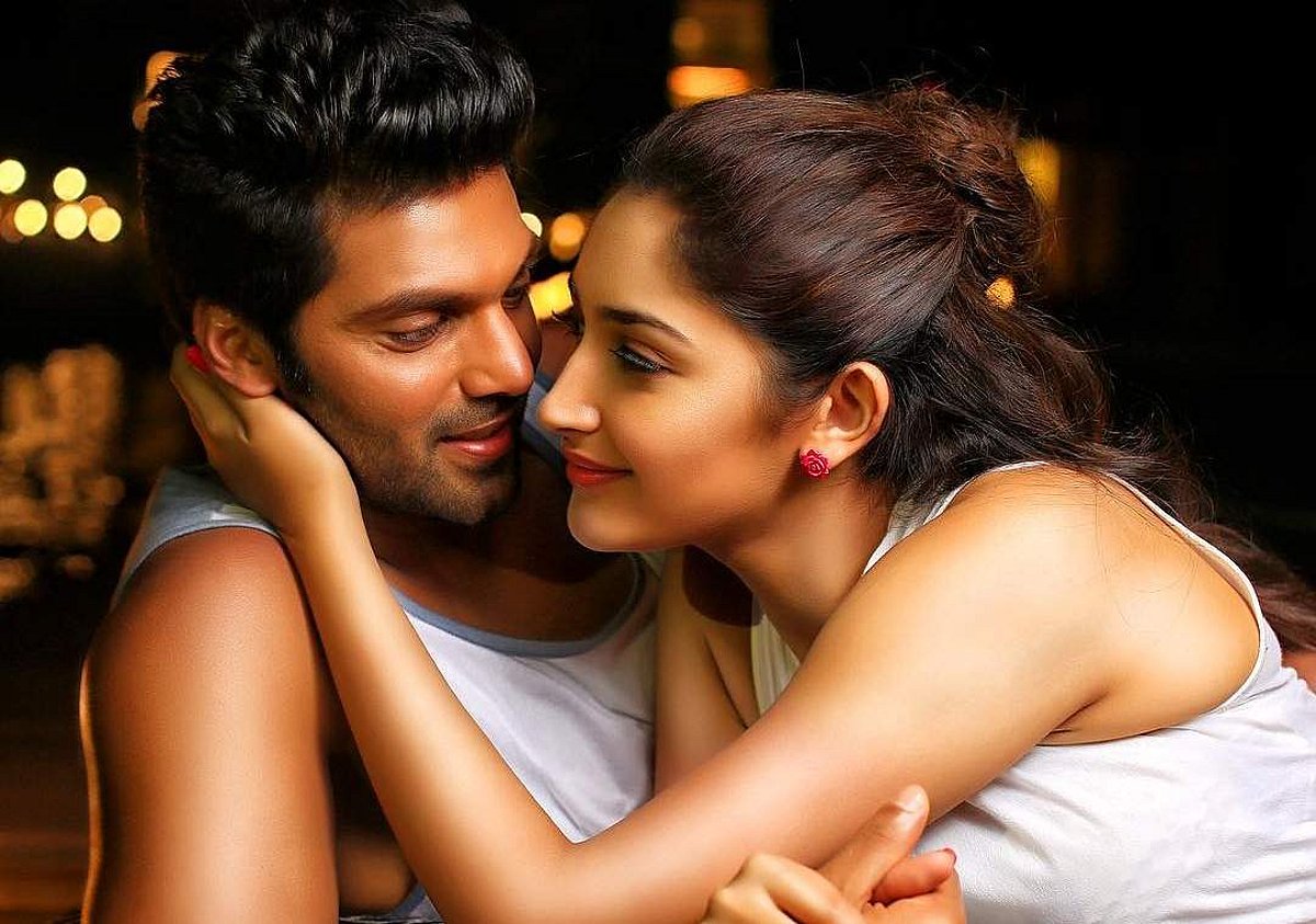 முதல்முறையாக ‘யு’ சான்றிதழ் வாங்கிய ‘இருட்டு அறையில் முரட்டு குத்து’ இயக்குநர்: ஆர்யா பாராட்டு!