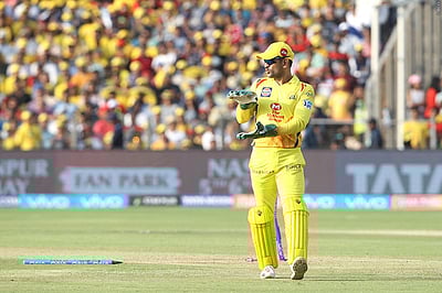 ஐபிஎல் போட்டிகளில் சிக்ஸர்கள், ஸ்டம்பிங்குகளில் தோனி புது சாதனை!