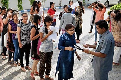 நீட் தமிழ் வினாத்தாள் குளறுபடிக்கு தமிழக மொழி பெயர்ப்பாளர்களே காரணம்: சிபிஎஸ்இ