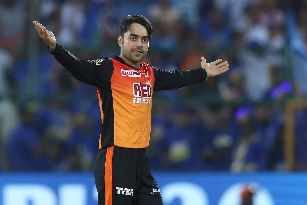 கெய்லும் ரெய்னாவும் விளாசிய சிக்ஸர்கள்: உத்தியை மாற்றி மீண்டு வந்த ரஷித் கான்!