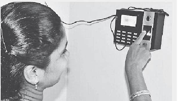 பள்ளிகளில் பயோ-மெட்ரிக் வருகைப் பதிவு