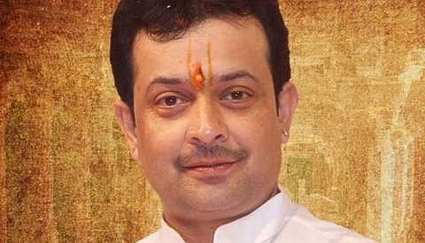 தொழில்முறை மாடலாக இருந்து மதகுருவாக மாறிய பய்யூ மகராஜ் தற்கொலை!