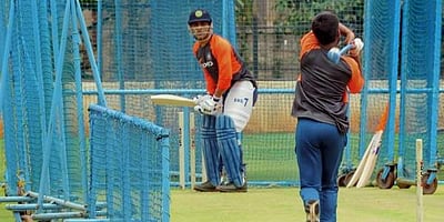 தனிமையில் பயிற்சி பெற்று வரும் 'தல' தோனி