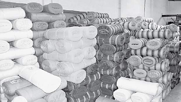 அழிவை நோக்கி கொசுவலை தயாரிப்பு