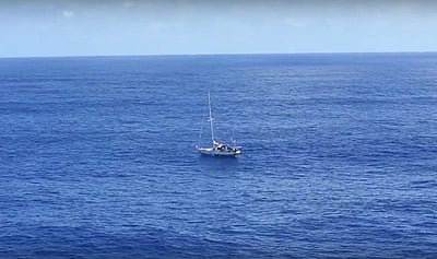 சென்னை அருகே நடுக்கடலில் 9 தமிழக மீனவர்கள் தத்தளிப்பு 