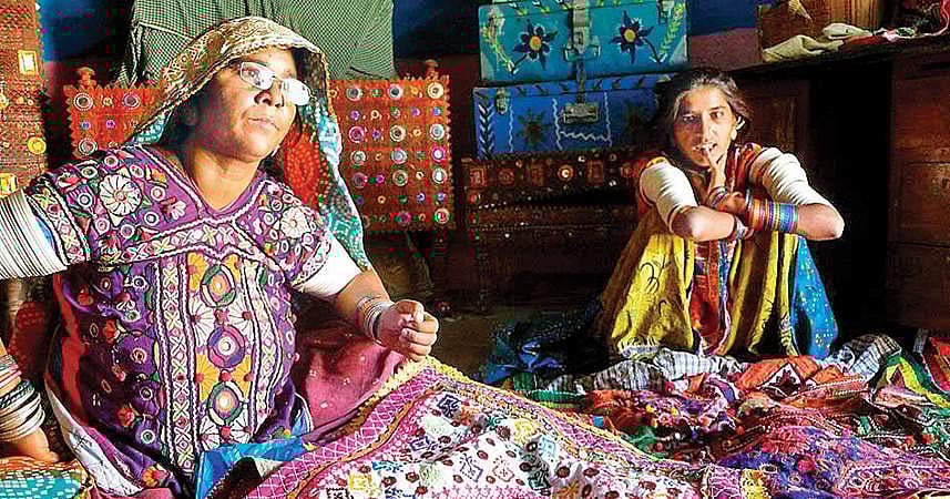 கண்ணைக் கவரும் கட்ச் எம்ப்ராய்டரி!