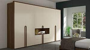 பணம் கொட்டோ கொட்டென்று கொட்ட வேண்டுமா? பீரோவை இந்த திசைக்கு மாற்றுங்கள்!