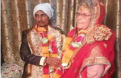 மணமகனின் வயது 27 மணமகளின் வயது 65! இப்படியொரு திருமணமா?