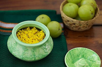 நாவூறச் செய்யும் நெல்லிக்காய் சட்னி செய்வது எப்படி?