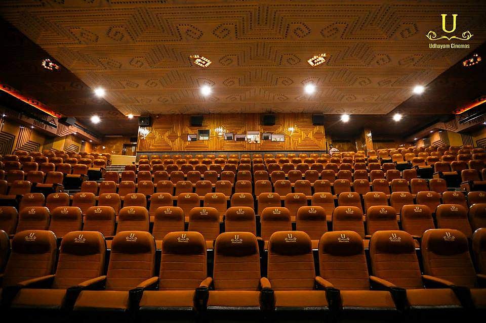 சென்னையின் இரு பிரபல திரையரங்குகளில் காலா வெளியாகவில்லை: ரசிகர்கள் அதிர்ச்சி!