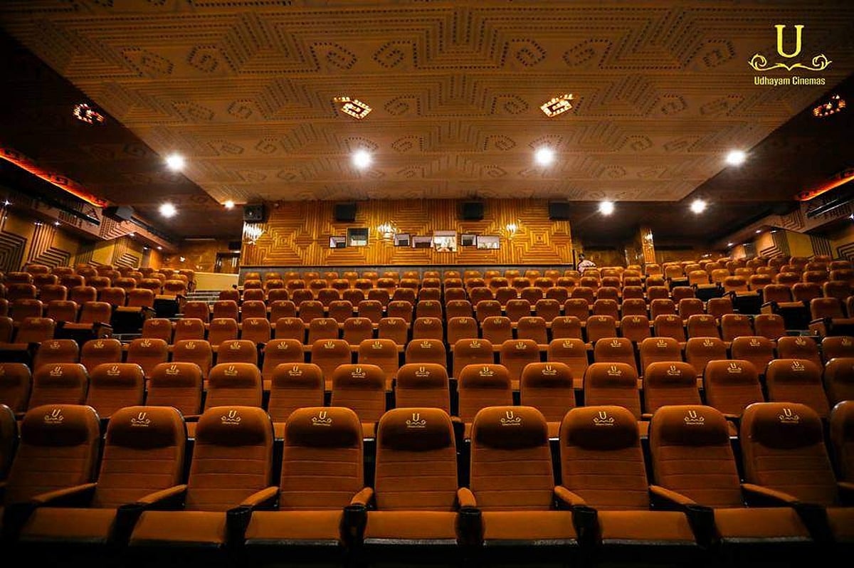 சென்னையின் இரு பிரபல திரையரங்குகளில் காலா வெளியாகவில்லை: ரசிகர்கள் அதிர்ச்சி!