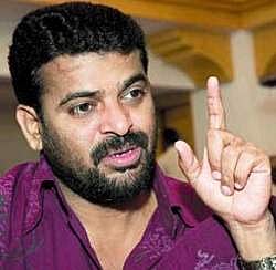 விஜய்யிடம் இருந்து ரஜினி பாடம்  கற்றுக் கொள்ளலாம்: இயக்குநர் அமீர் சுளீர் 