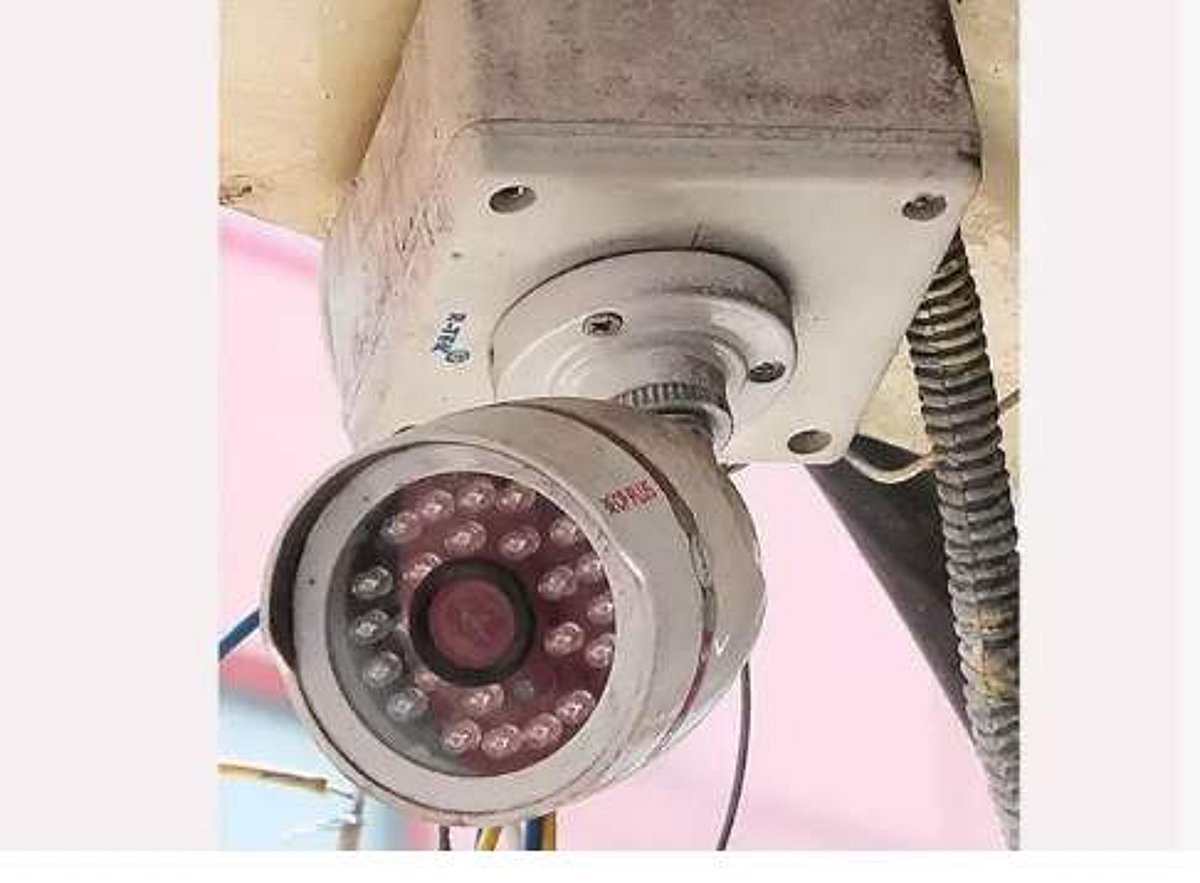 பேருந்துகளில் சிசிடிவி கேமராக்களை பொருத்துவது வெட்டி வேலை: மேனகா காந்தி!