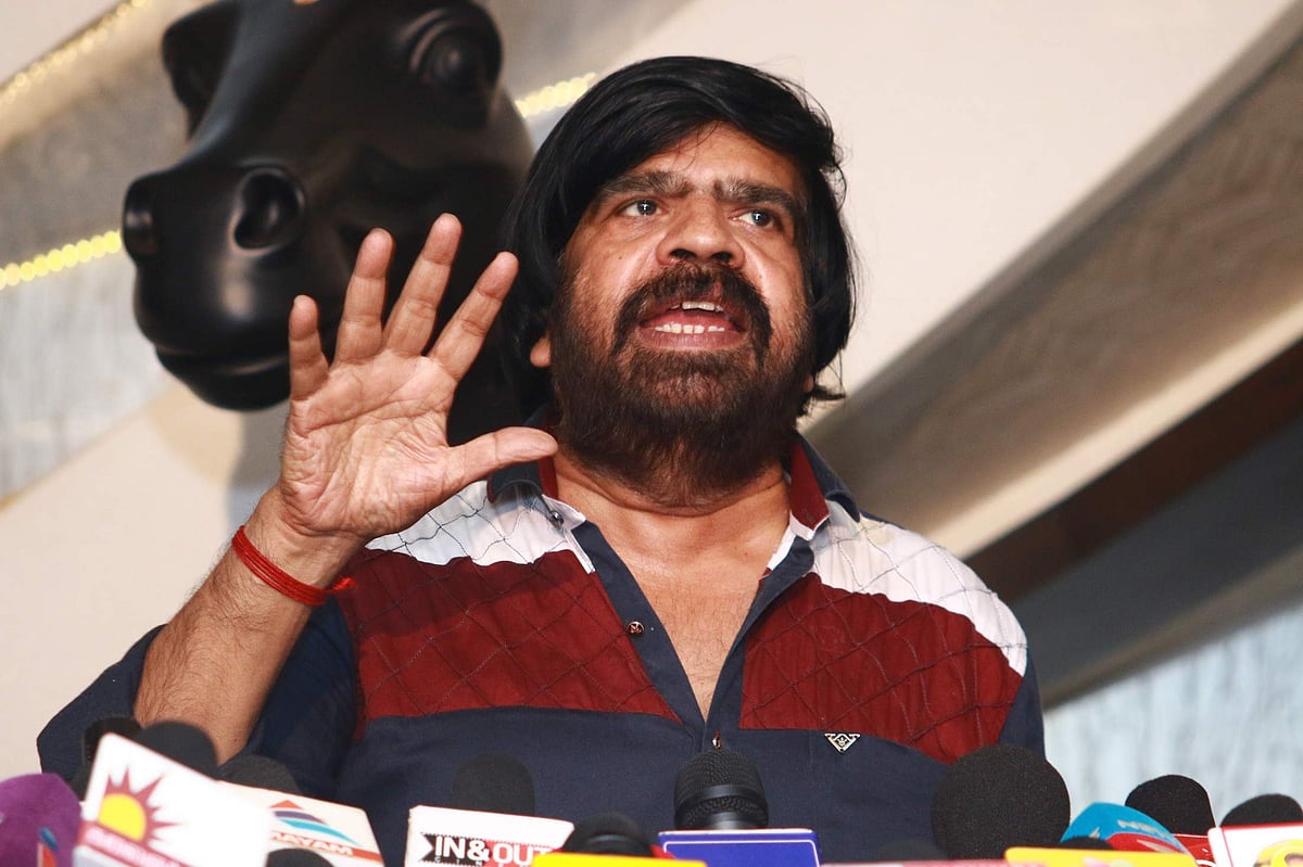 டி.ஆர். இயக்கும் ‘இன்றைய காதல்... டா’: நமீதா கதாநாயகி!