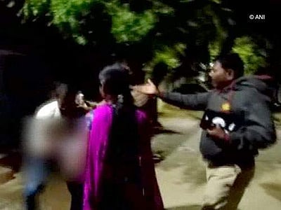 ஹைதராபாத்தில் கொடூரம்: 3 வயது குழந்தையை தந்தையே ஆட்டோவில் தூக்கி அடித்த கொடூரம்!