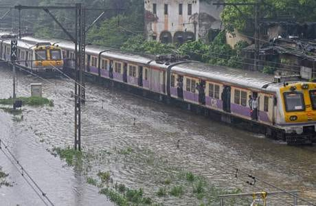 சென்னை: 17 புறநகர் ரயில்கள் இரு நாள்களுக்கு ரத்து!