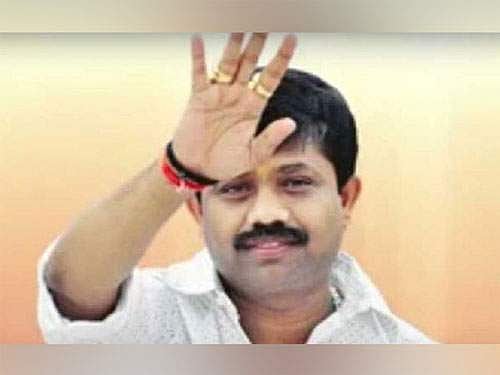 மாயாவதி ஆட்சியில் குண்டு வெடிப்பு: 'மறுபிறப்பு' தினமாக கொண்டாடிய பாஜக அமைச்சர்