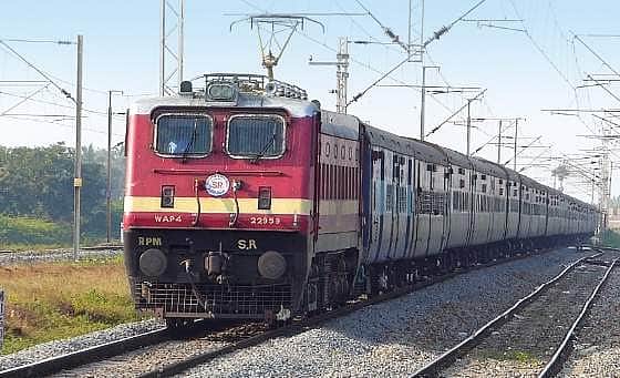 சென்னை-மங்களபுரம் ரயில் தடம் புரண்டது